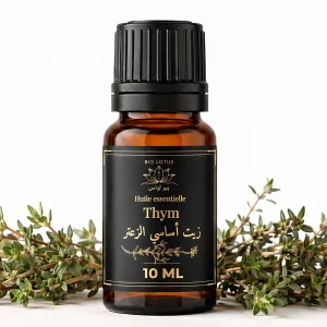 زيت الزعتر العطري بيو لوتس محاطاً بأغصان الزعتر الطازجة